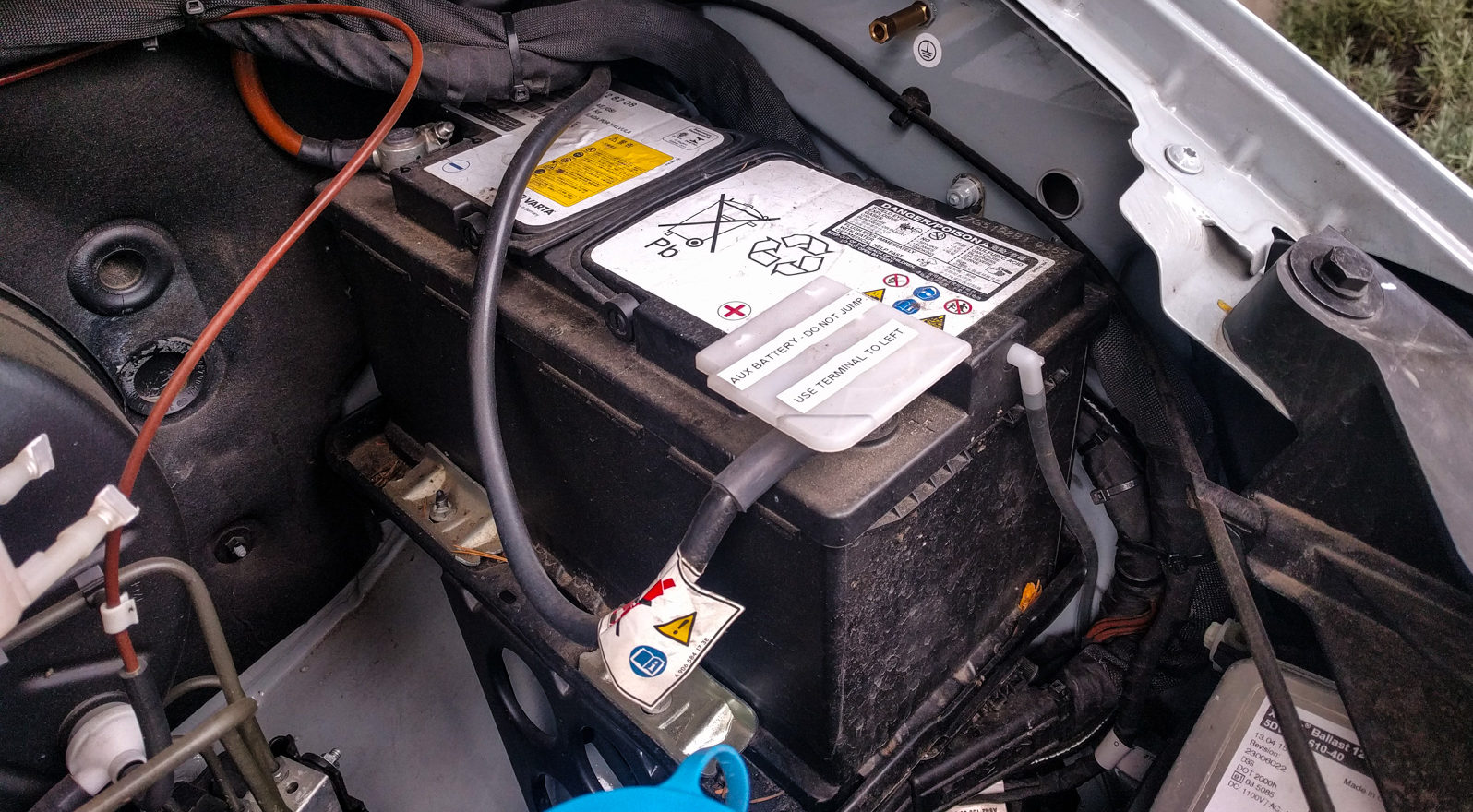Auxiliary battery under the hood of a Sprinter – Sprinter Adventure Van
