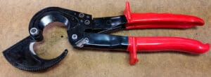 Ratcheting cable cutter