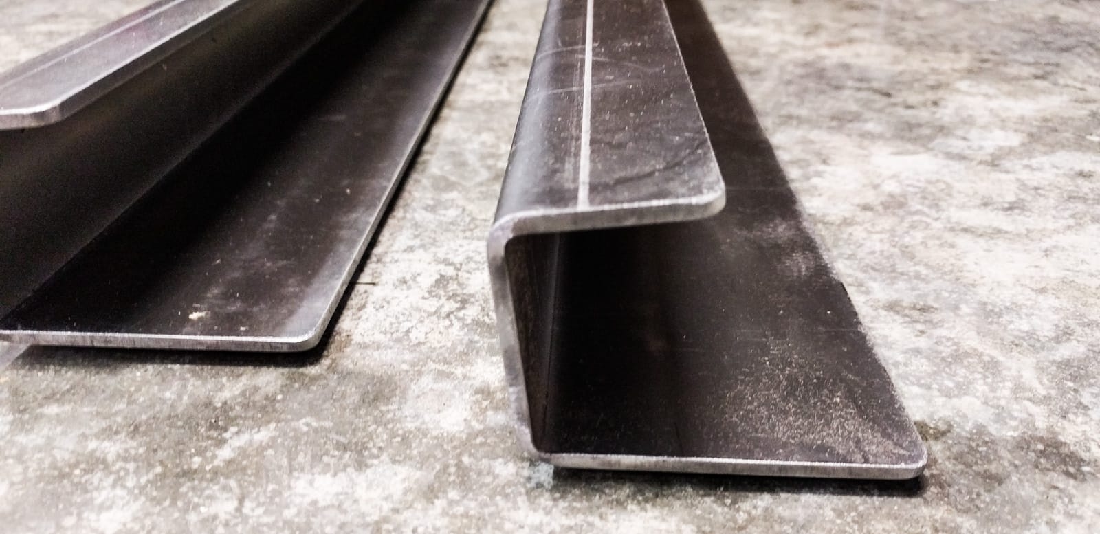 Bed platform rails
