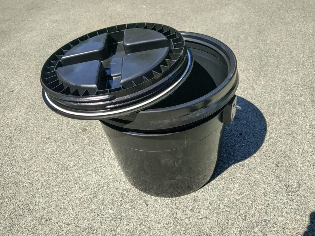 3 gallon bucket with Gamma Seal lid