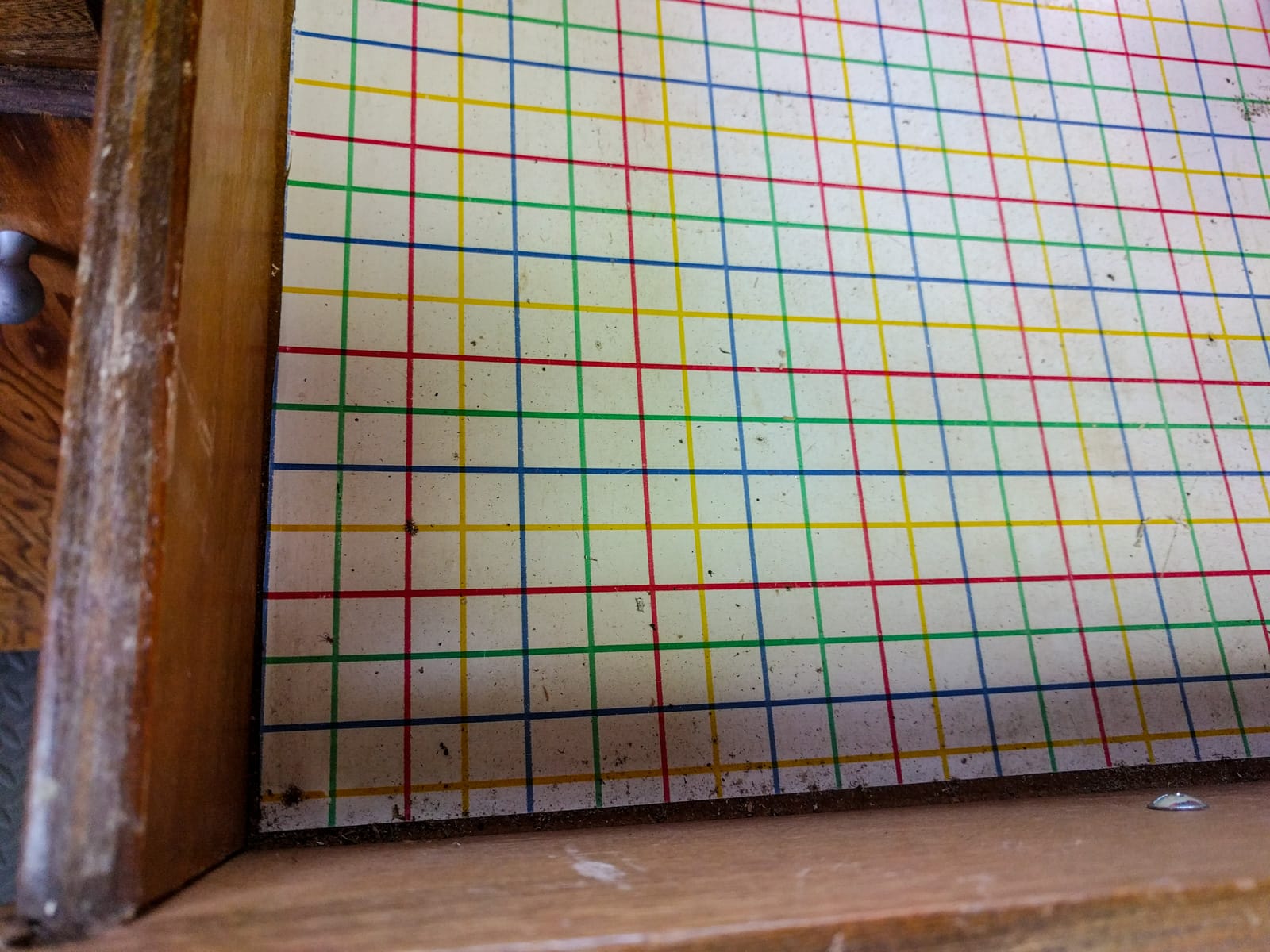 Old fashioned drawer liner