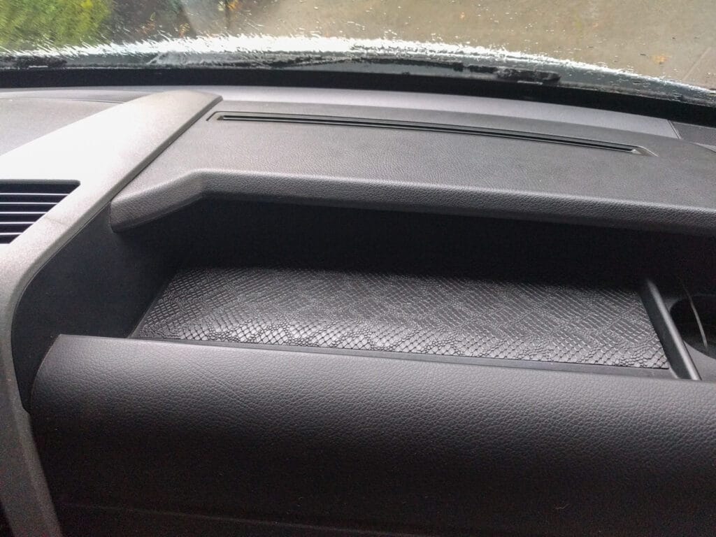 Non-slip cobra skin dash mat