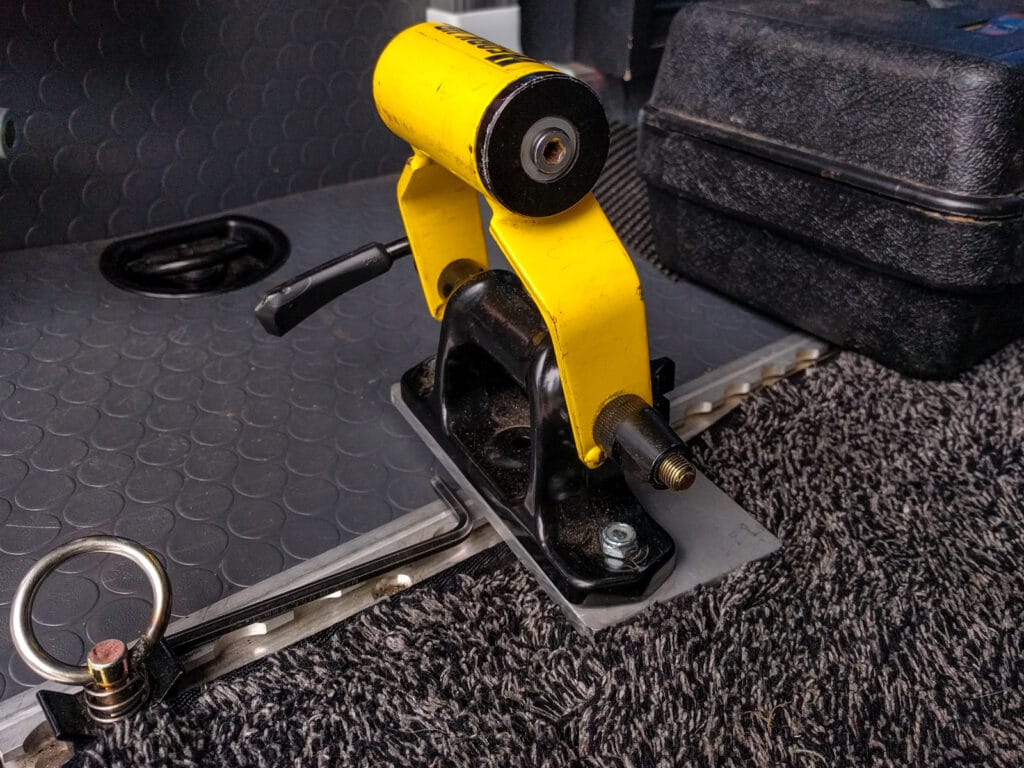 L-track fork mount with Cannondale Lefty ForkUp adaptor
