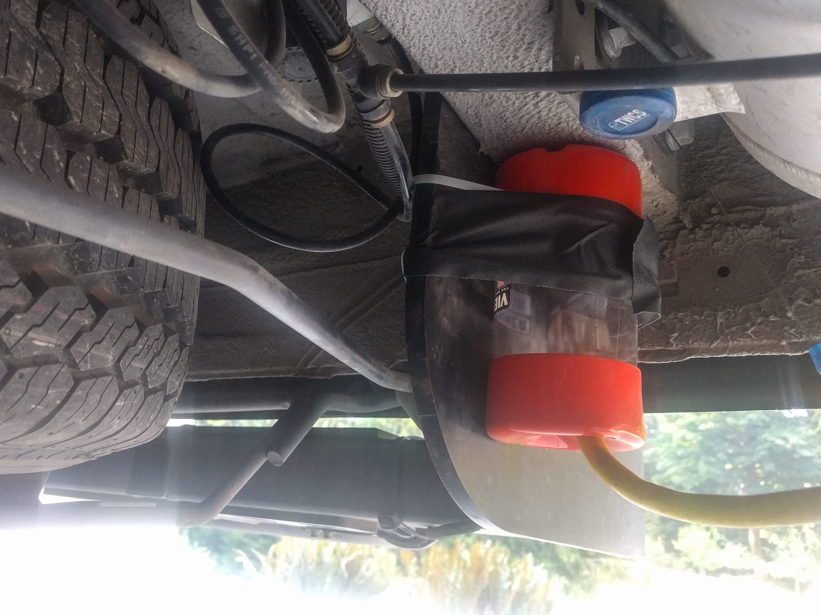 ViewTainer used to hold 15A shore power plug