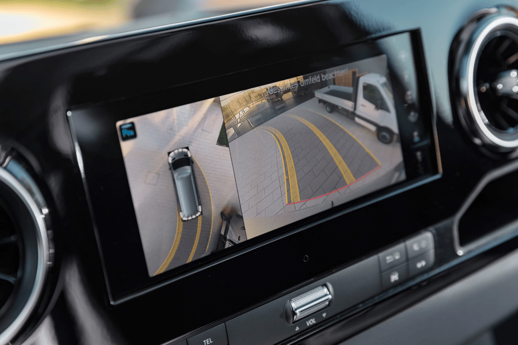 The 360 degree backup camera also shows turning radius