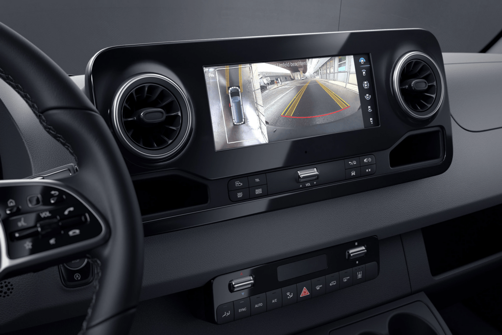The high-end display has a backup camera with a 360 degree view of the vehicleThe high-end display has a backup camera with a 360 degree view of the vehicle